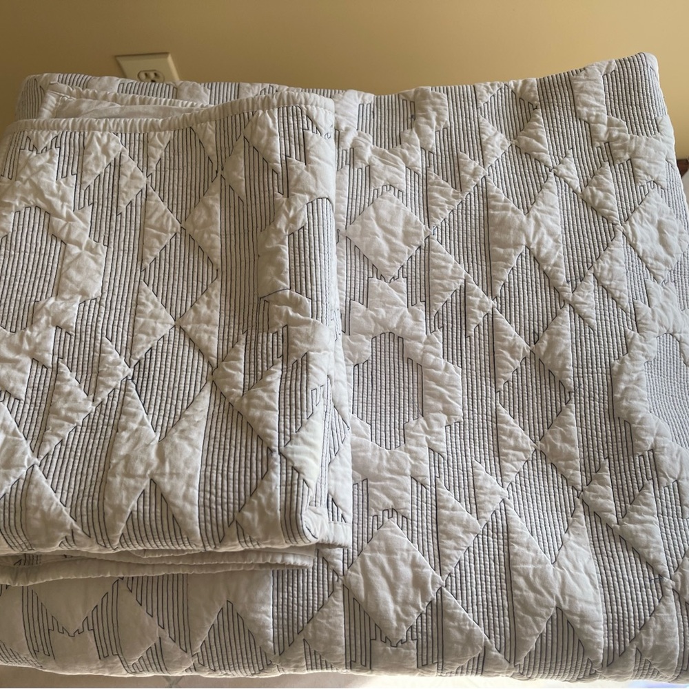 Pendleton coverlet & shams